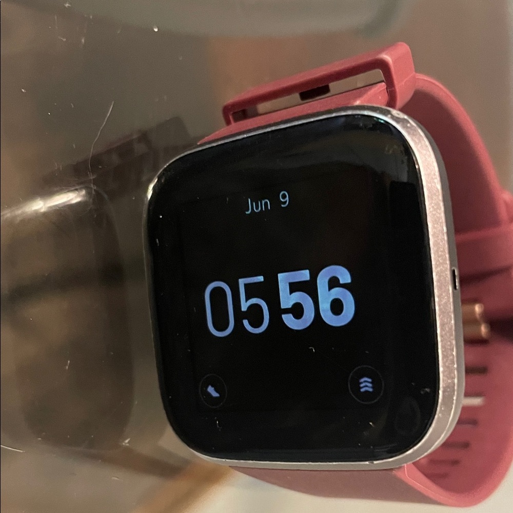 Fitbit versa 2 Smartwatch with Pink Strap